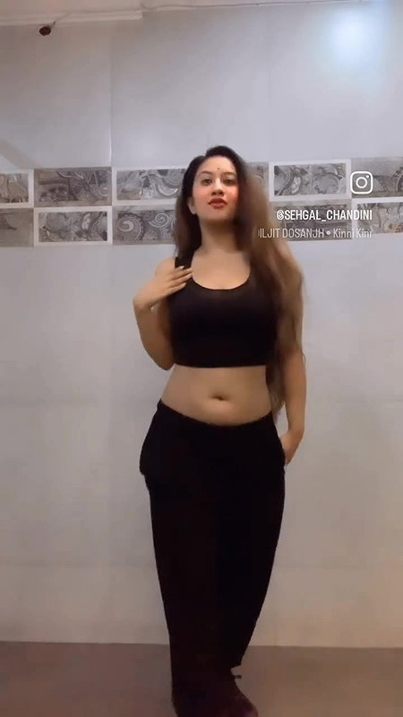 chandini sexy hot navel and tummy in black sport costume 22