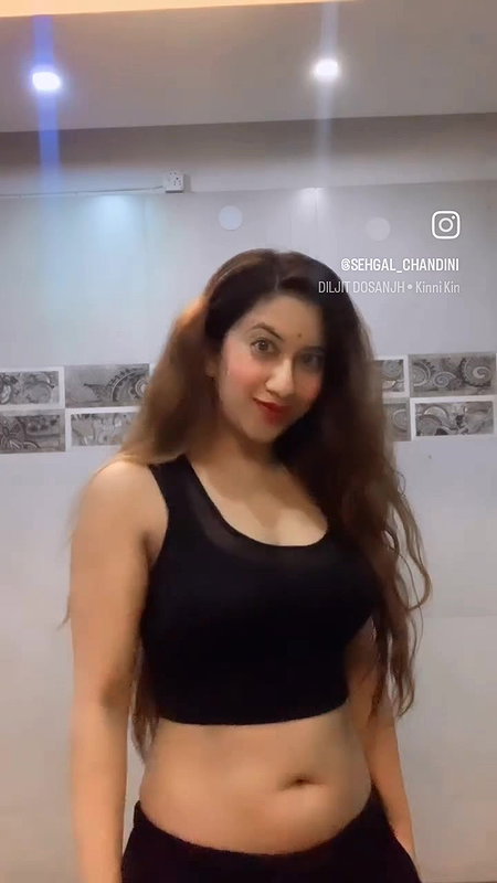 chandini sexy hot navel and tummy in black sport costume 22