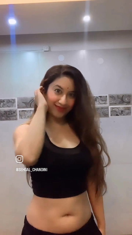 chandini sexy hot navel and tummy in black sport costume 22