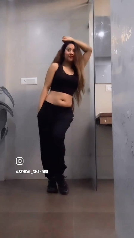 chandini sexy hot navel and tummy in black sport costume 22