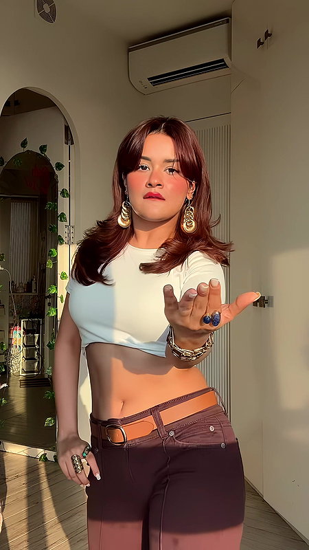 AVNEET KAUR IRRESISTIBLE SEXY WAIST AND TIGHT TOP TEASE 22