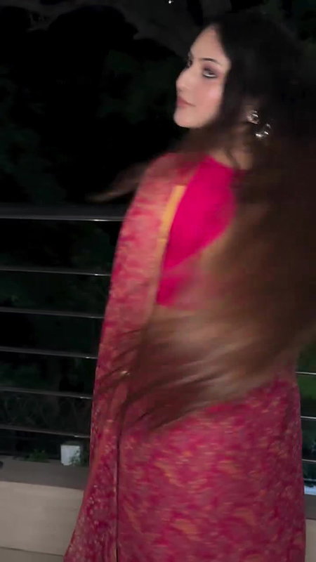 hot sizzling insta model sexy navel in pink saree 22