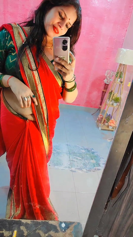 homely marathi lady open deep navel in red saree 22