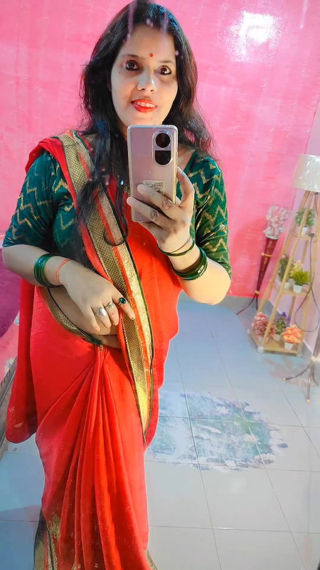 homely marathi lady open deep navel in red saree 22
