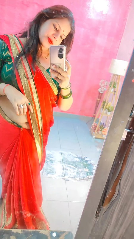 homely marathi lady open deep navel in red saree 22