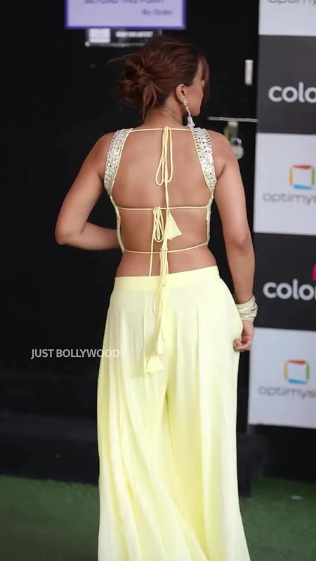 MESMERIZING BOLD DIVA NIA SHARMA FAPWORTHY IN BACKLESS DRESS TEASE 24