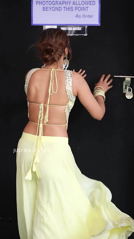 MESMERIZING BOLD DIVA NIA SHARMA FAPWORTHY IN BACKLESS DRESS TEASE 24