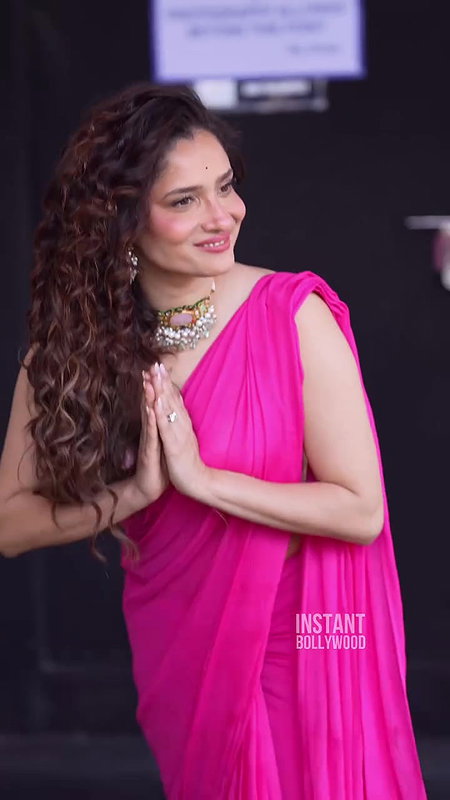 ANKITA TOO SEDUCTIVE WIFE MATERIAL FLAUNTING HER WAIST AND BACKLESS IN PINK SAREE 22