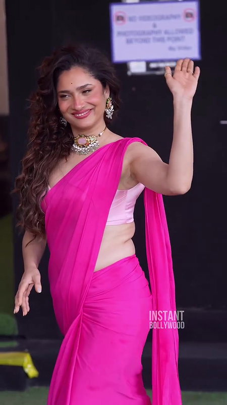 ANKITA TOO SEDUCTIVE WIFE MATERIAL FLAUNTING HER WAIST AND BACKLESS IN PINK SAREE 22