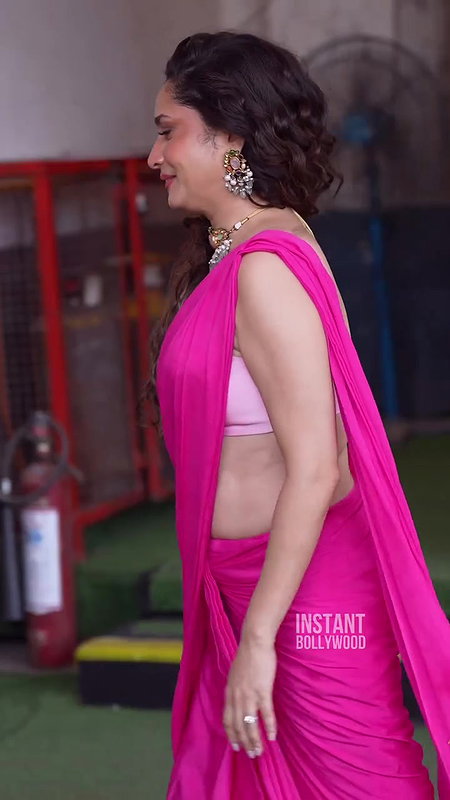 ANKITA TOO SEDUCTIVE WIFE MATERIAL FLAUNTING HER WAIST AND BACKLESS IN PINK SAREE 22