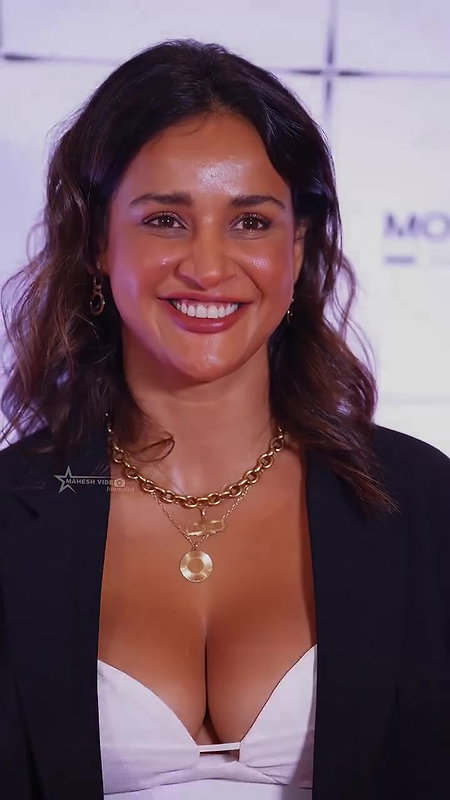 DAMN SLUTTY AND BOLD BIHARAN AISHA SHARMA DEEP CLEAVAGE SEDUCTION 22