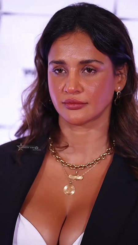 DAMN SLUTTY AND BOLD BIHARAN AISHA SHARMA DEEP CLEAVAGE SEDUCTION 22