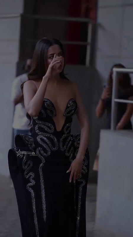 TEJASSWI LUSTY BEAUTY OPEN FRONT CLEAVAGE TEASE BOLD 22