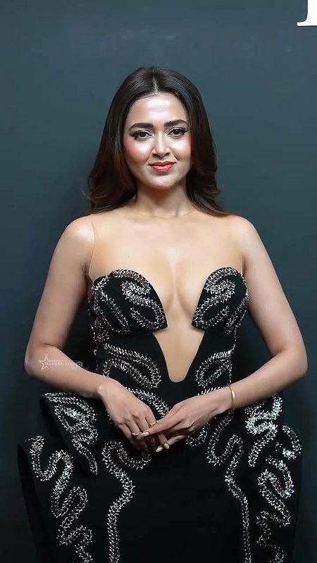 TEJASSWI LUSTY BEAUTY OPEN FRONT CLEAVAGE TEASE BOLD 22