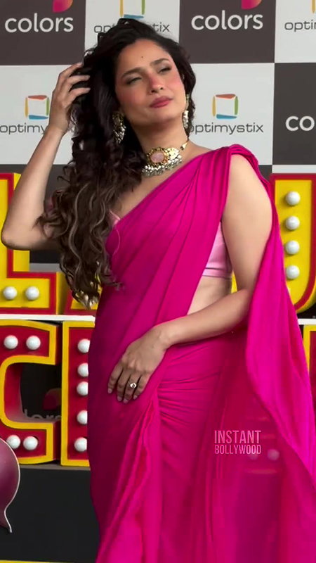 ANKITA TOO SEDUCTIVE WIFE MATERIAL FLAUNTING HER WAIST AND BACKLESS IN PINK SAREE 24