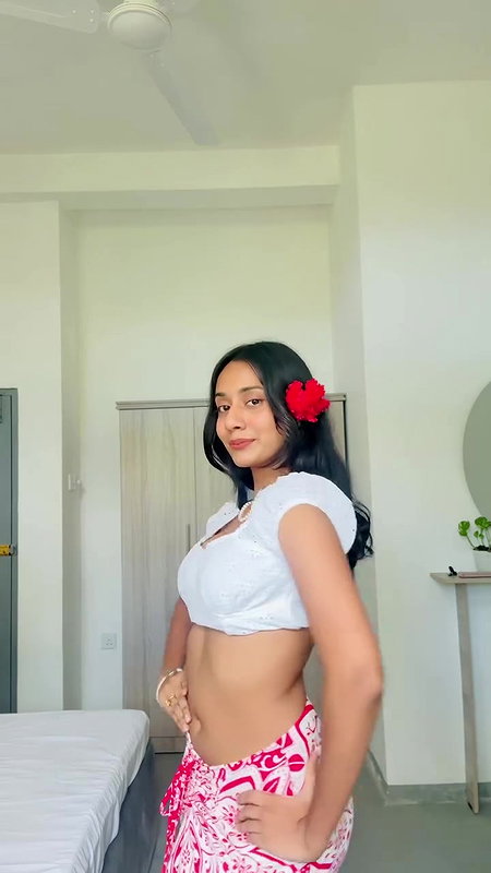 beautiful lankan girl deep sexy navel in white top and floral midy 22