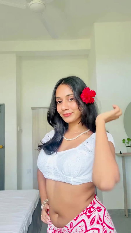beautiful lankan girl deep sexy navel in white top and floral midy 22