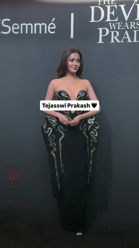 TEJASSWI LUSTY BEAUTY OPEN FRONT CLEAVAGE TEASE BOLD 26