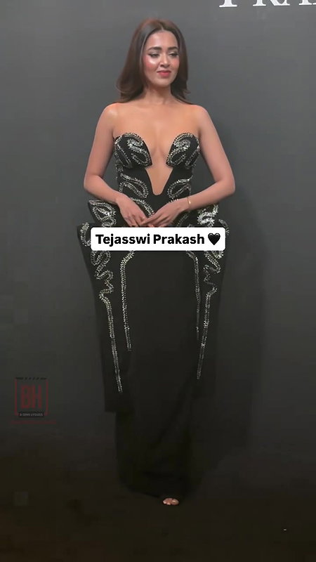 TEJASSWI LUSTY BEAUTY OPEN FRONT CLEAVAGE TEASE BOLD 26