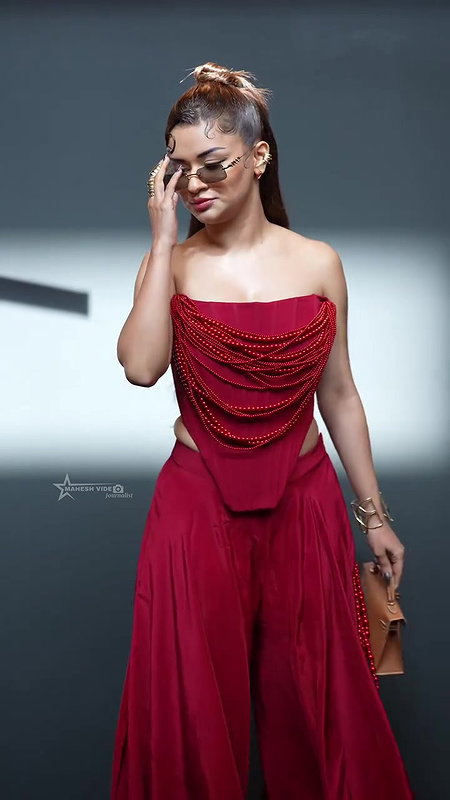 AVNEET KAUR IRRESISTIBLE HOTTIE SEXY IN OFF SHOULDER DRESS 24