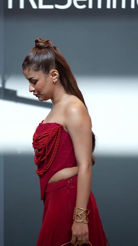 AVNEET KAUR IRRESISTIBLE HOTTIE SEXY IN OFF SHOULDER DRESS 24