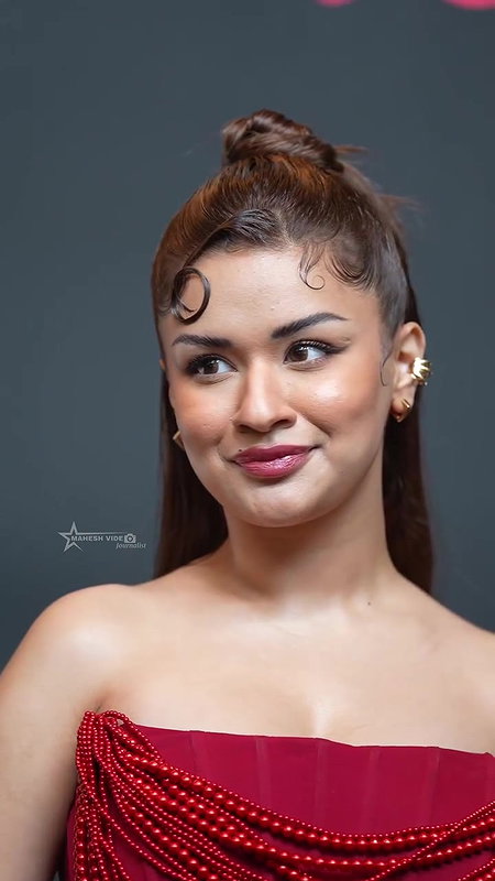 AVNEET KAUR IRRESISTIBLE HOTTIE SEXY IN OFF SHOULDER DRESS 24