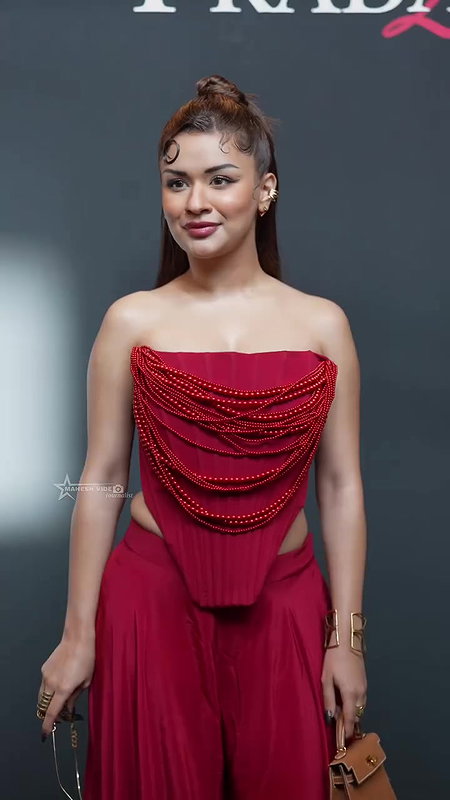 AVNEET KAUR IRRESISTIBLE HOTTIE SEXY IN OFF SHOULDER DRESS 24
