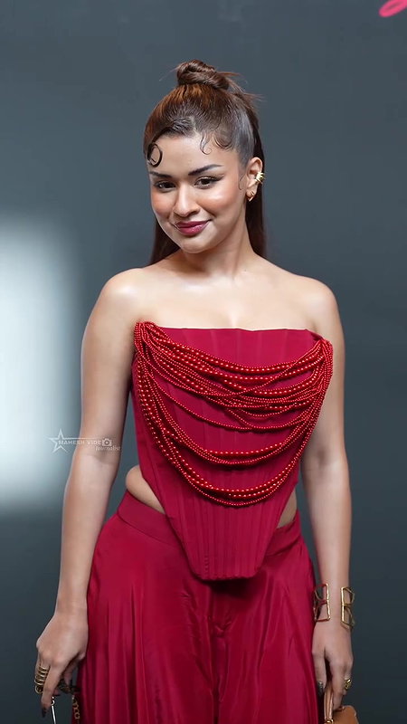 AVNEET KAUR IRRESISTIBLE HOTTIE SEXY IN OFF SHOULDER DRESS 24