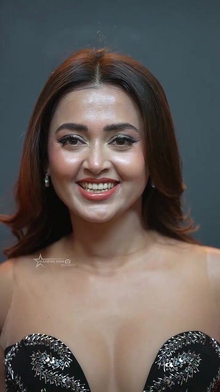 TEJASSWI LUSTY BEAUTY OPEN FRONT CLEAVAGE TEASE BOLD 24