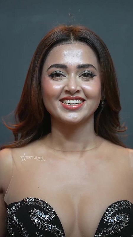 TEJASSWI LUSTY BEAUTY OPEN FRONT CLEAVAGE TEASE BOLD 24