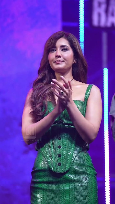 RAASHI KHANNA TOO SEDUCTIVE DESIRED BEAUTY CUTE CLEAVAGE VIEW 22