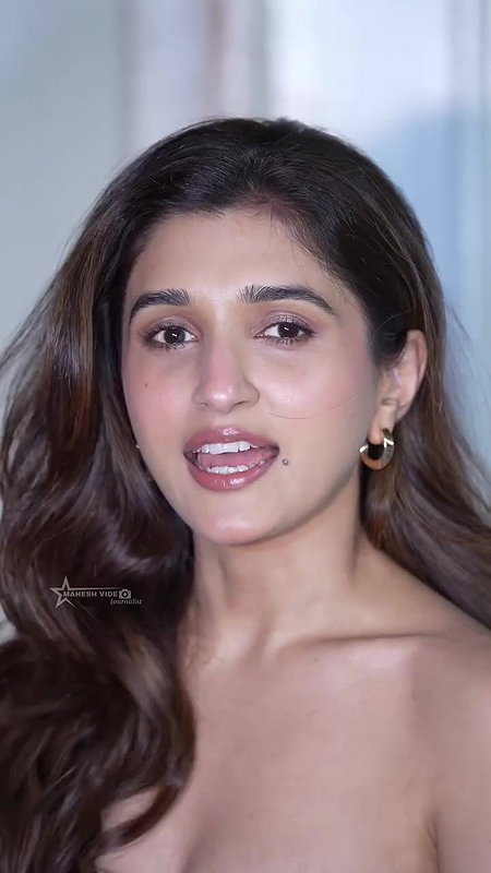 NIDHI SHAH BUSTY YUMMY CLEAVAGE TEASE 22
