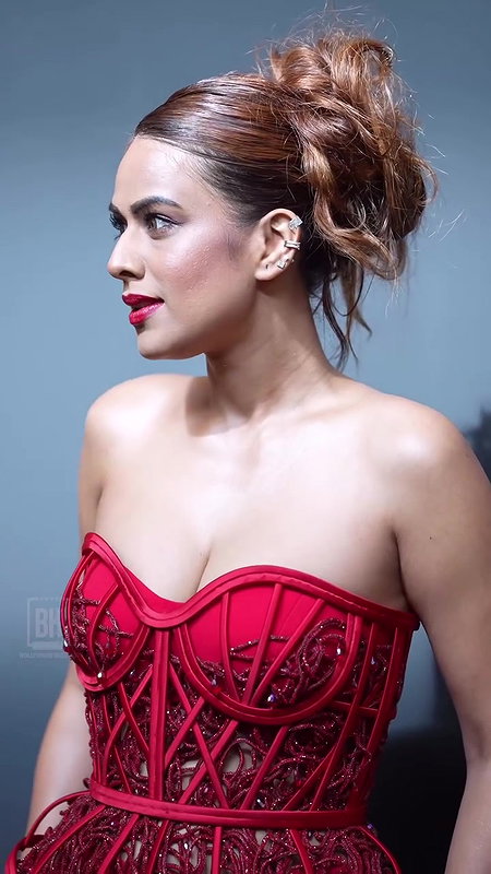 NIA SLUTTY OPEN DEEP CLEAVAGE LUSTY IN OFF SHOULDER DRESS YUMM 26
