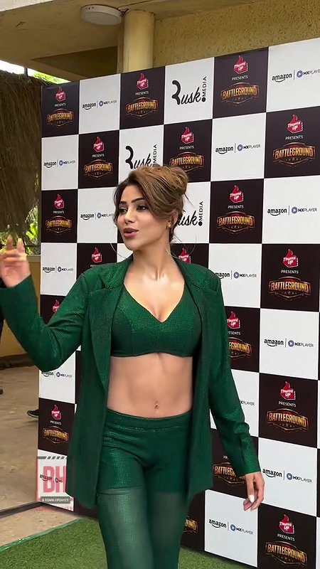 NIKKI TAMBOLI SEXY DIVA RAUNCHY FIGURE TEASE AT EVENT 22