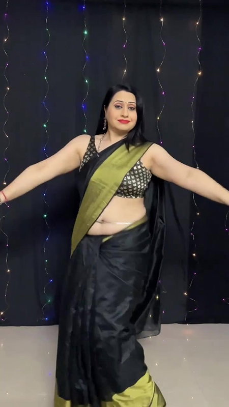 anjali rana hot sizzling dance in black saree and belly chain 22