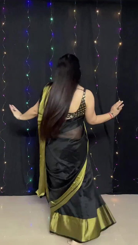 anjali rana hot sizzling dance in black saree and belly chain 22
