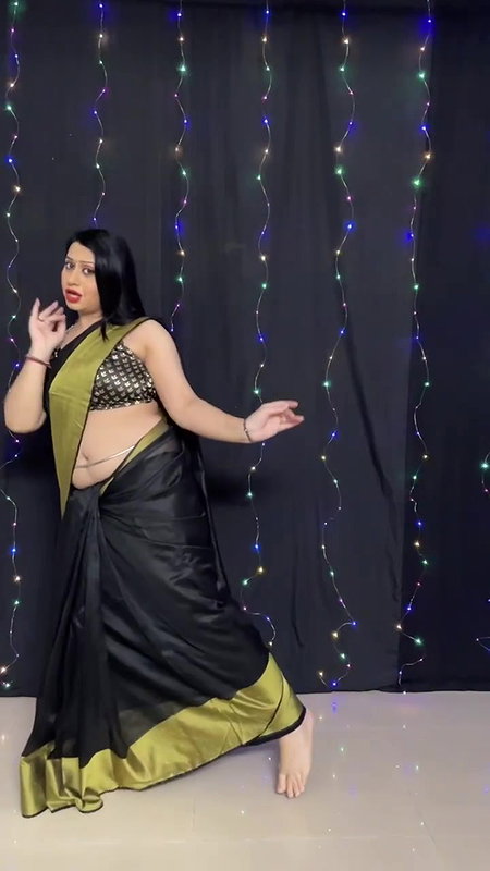 anjali rana hot sizzling dance in black saree and belly chain 22