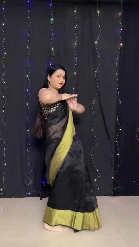 anjali rana hot sizzling dance in black saree and belly chain 22