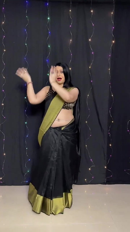 anjali rana hot sizzling dance in black saree and belly chain 22