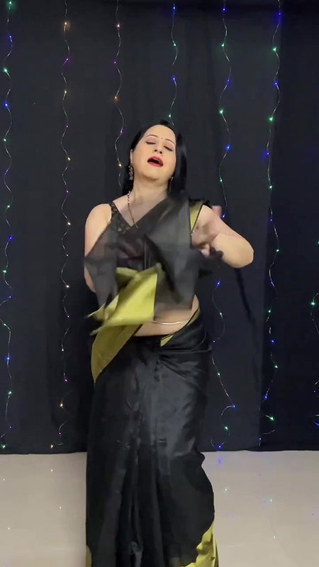 anjali rana hot sizzling dance in black saree and belly chain 22