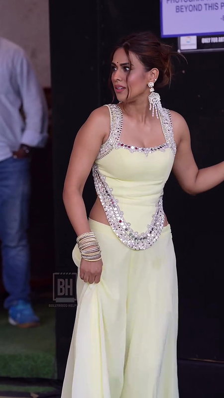 MESMERIZING BOLD DIVA NIA SHARMA FAPWORTHY IN BACKLESS DRESS TEASE 26