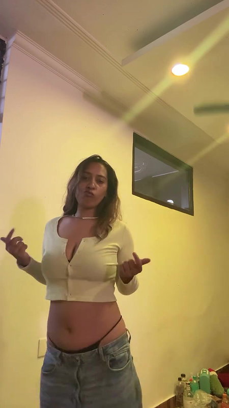 hot sexy girl wide tummy and navel in white top 22