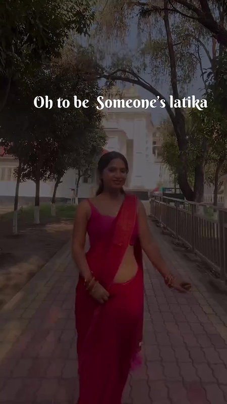 hot slim desi girl sexy navel chain in red saree 22