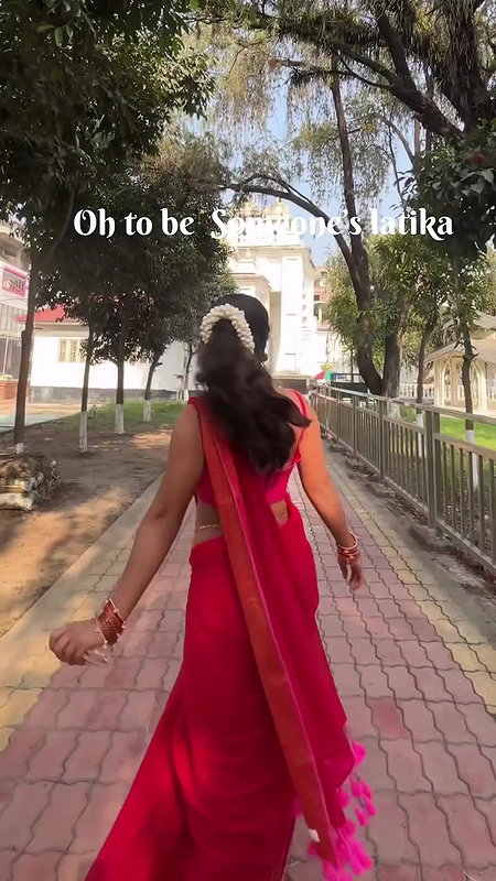 hot slim desi girl sexy navel chain in red saree 22