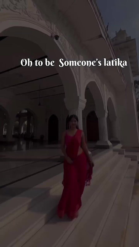 hot slim desi girl sexy navel chain in red saree 22