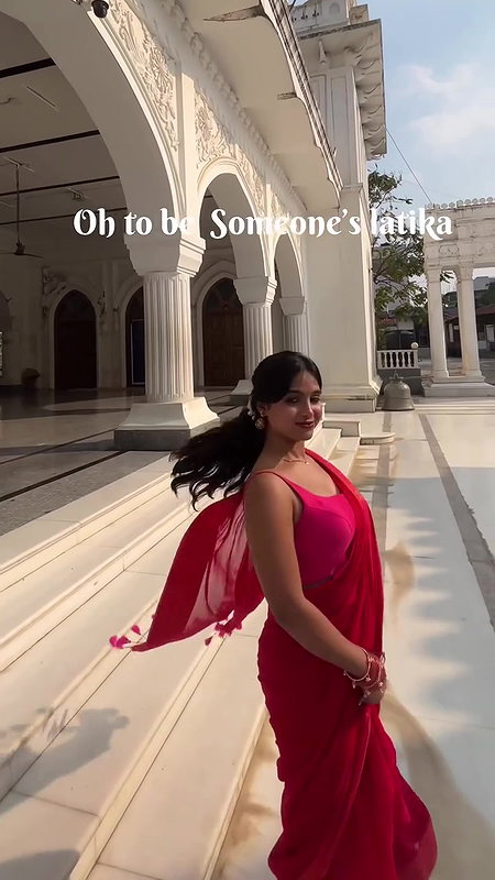 hot slim desi girl sexy navel chain in red saree 22