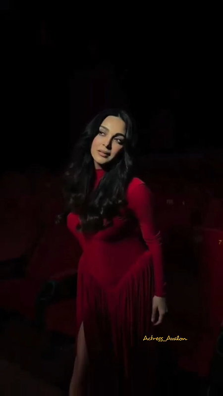 MOMMY KIARA ADVANI FLAUNTS HER SLUTTY LOOKS HQ VIDEOS 22
