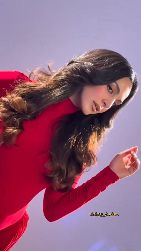 MOMMY KIARA ADVANI FLAUNTS HER SLUTTY LOOKS HQ VIDEOS 22