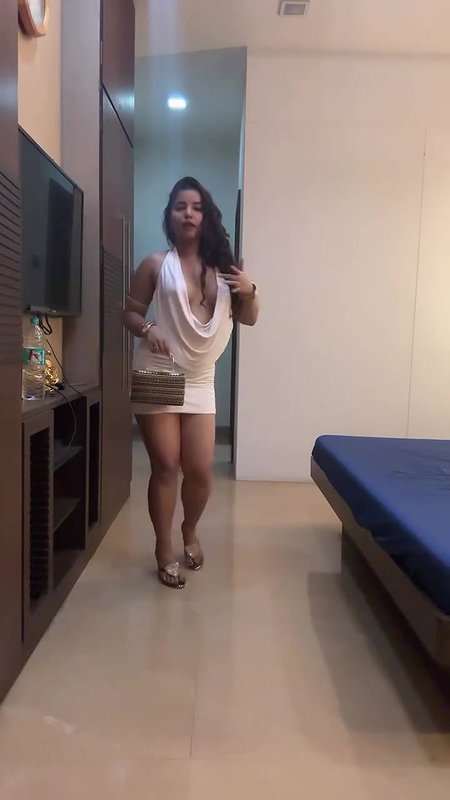 POOJA JHA HOTTIE DIVA AMPLE CLEAVAGE VIEW YUMMM 22