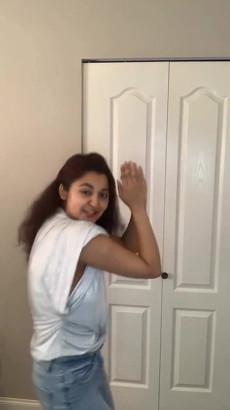 malayali nri girl bouncing tits in silver costume 22